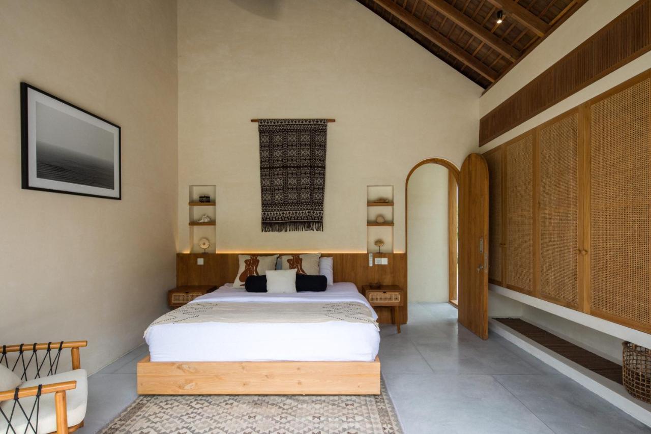 Mona Boutique & * Uluwatu