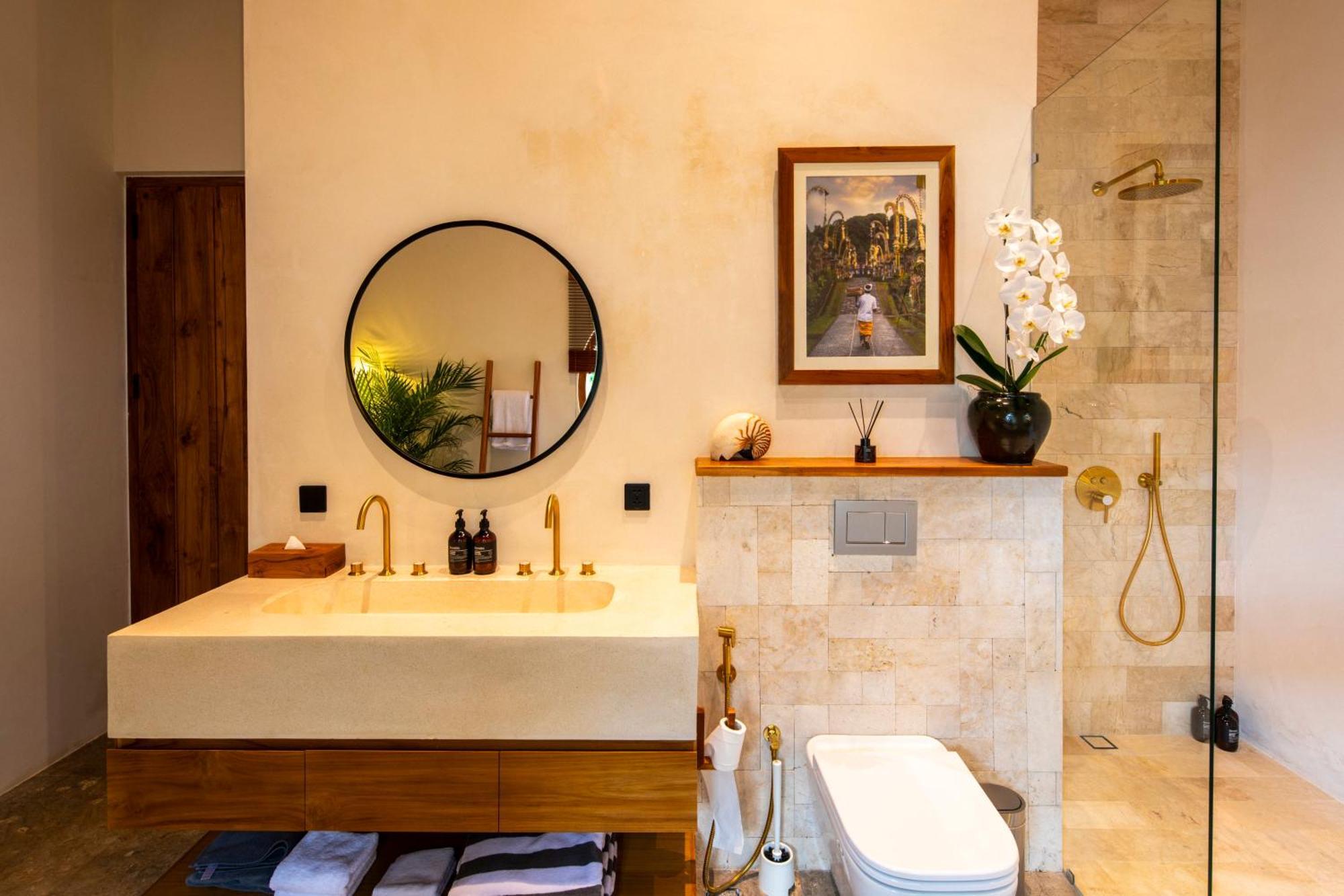Mona Boutique & Uluwatu